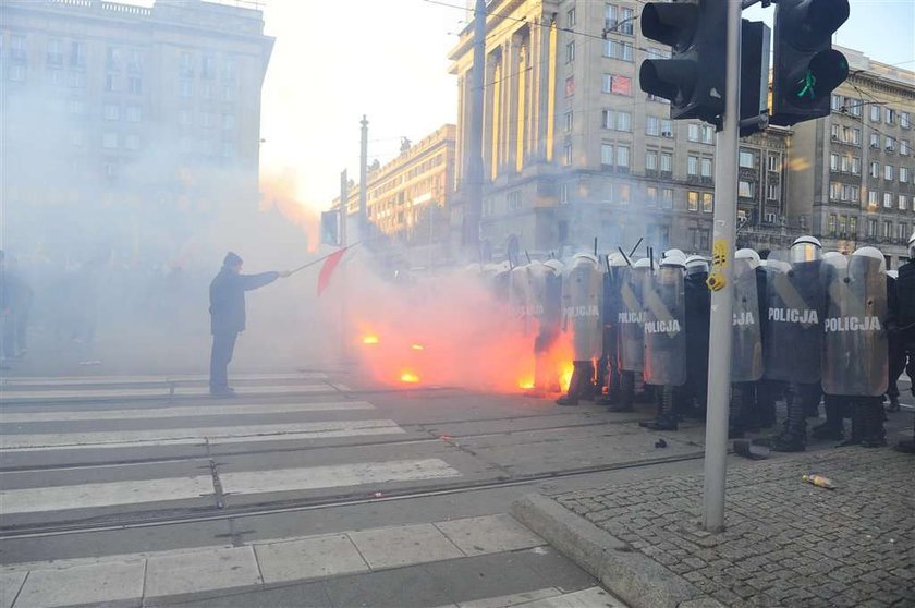 Zadyma podczas Marszu Niepodległości