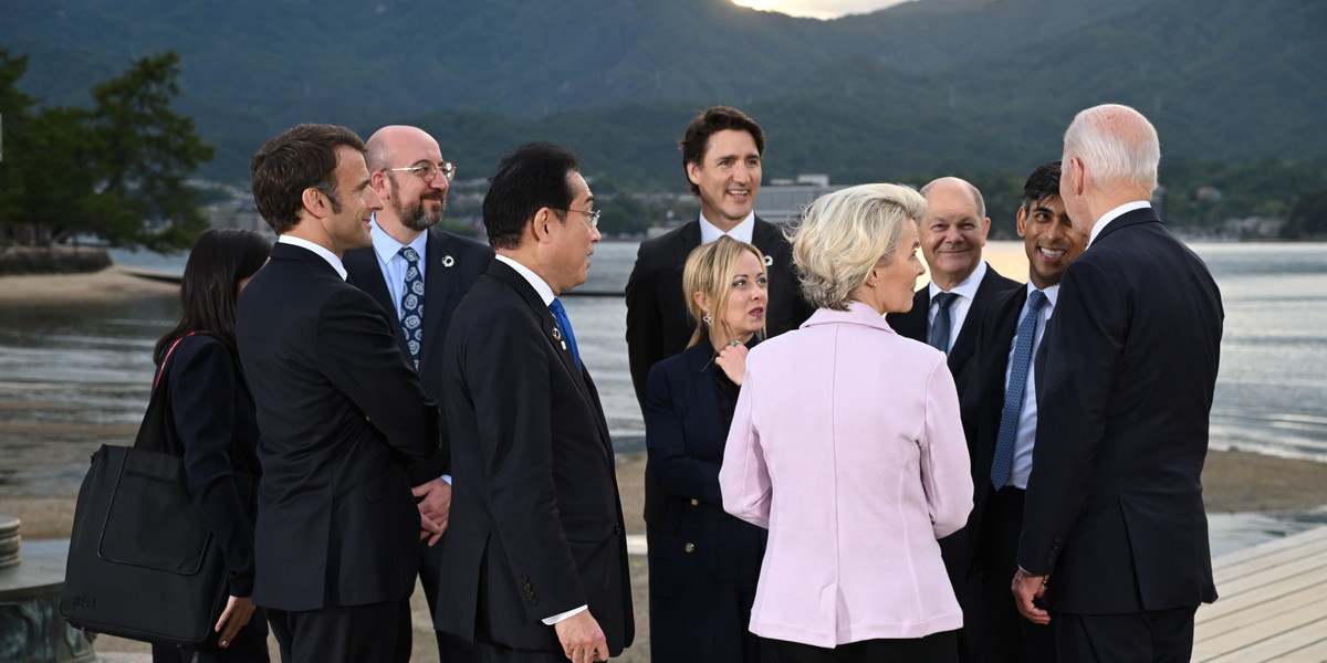 Przywódcy G7 podczas wspólnej sesji fotograficznej na szczycie w Hiroszimie. 19 maja 2023 r.