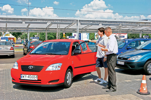 Gdzie kupić auto, w komisie, na giełdzie a może z ogłoszenia?