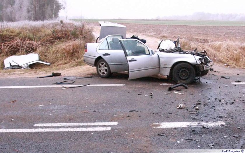 Wypadek lawety pełnej nowych samochodów!