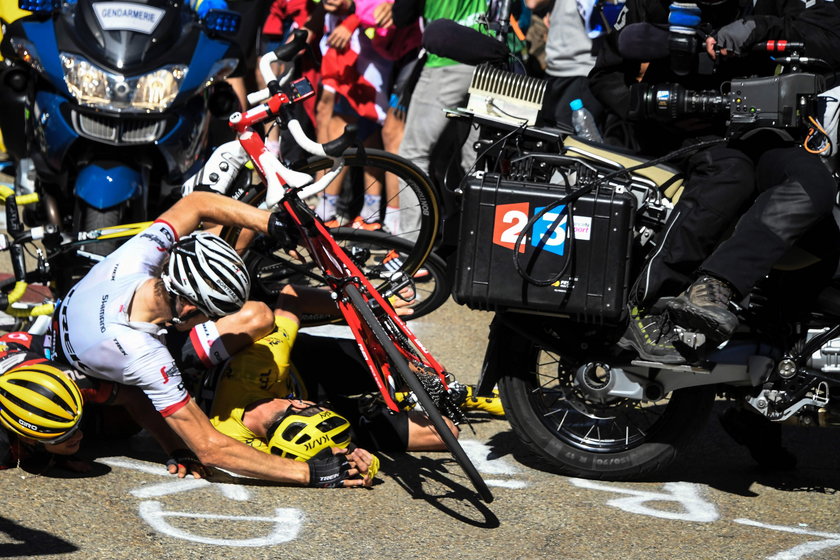 Chris Froome zderzył się z motocyklem podczas Tour de France