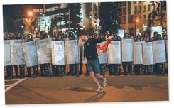 Noblistka do Łukaszenki: Odejdź, zanim nie wepchniesz narodu w straszną otchłań wojny domowej