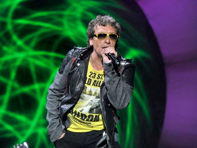 Janusz Panasewicz ma w USA 20-letniego syna Oliwiera. Widują się rzadko, tylko wtedy, gdy muzyk przebywa w Stanach Zjednoczonych.