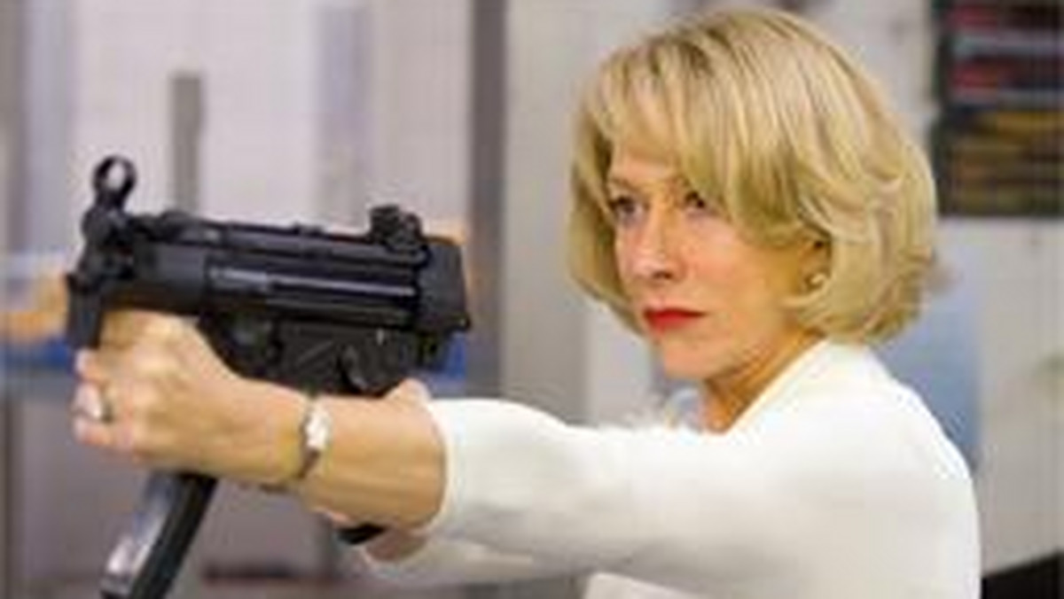 Bruce Willis zagroził, że odejdzie z obsady filmu "Red", jeżeli producenci wytną kluczową scenę z Helen Mirren i karabinem maszynowym.