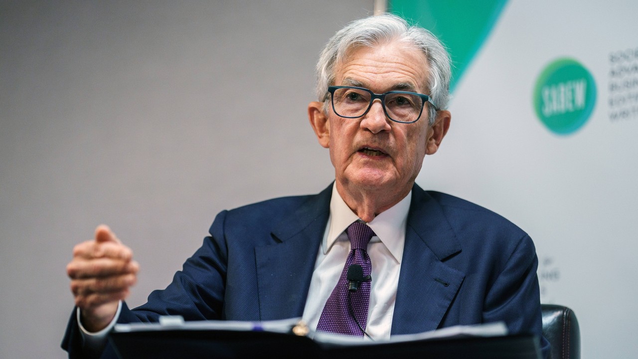 Trump "nie ma zamiaru" zwalniać prezesa banku centralnego, ale chce tańszych pożyczek. W tle obawy o spowolnienie spowodowane cłami