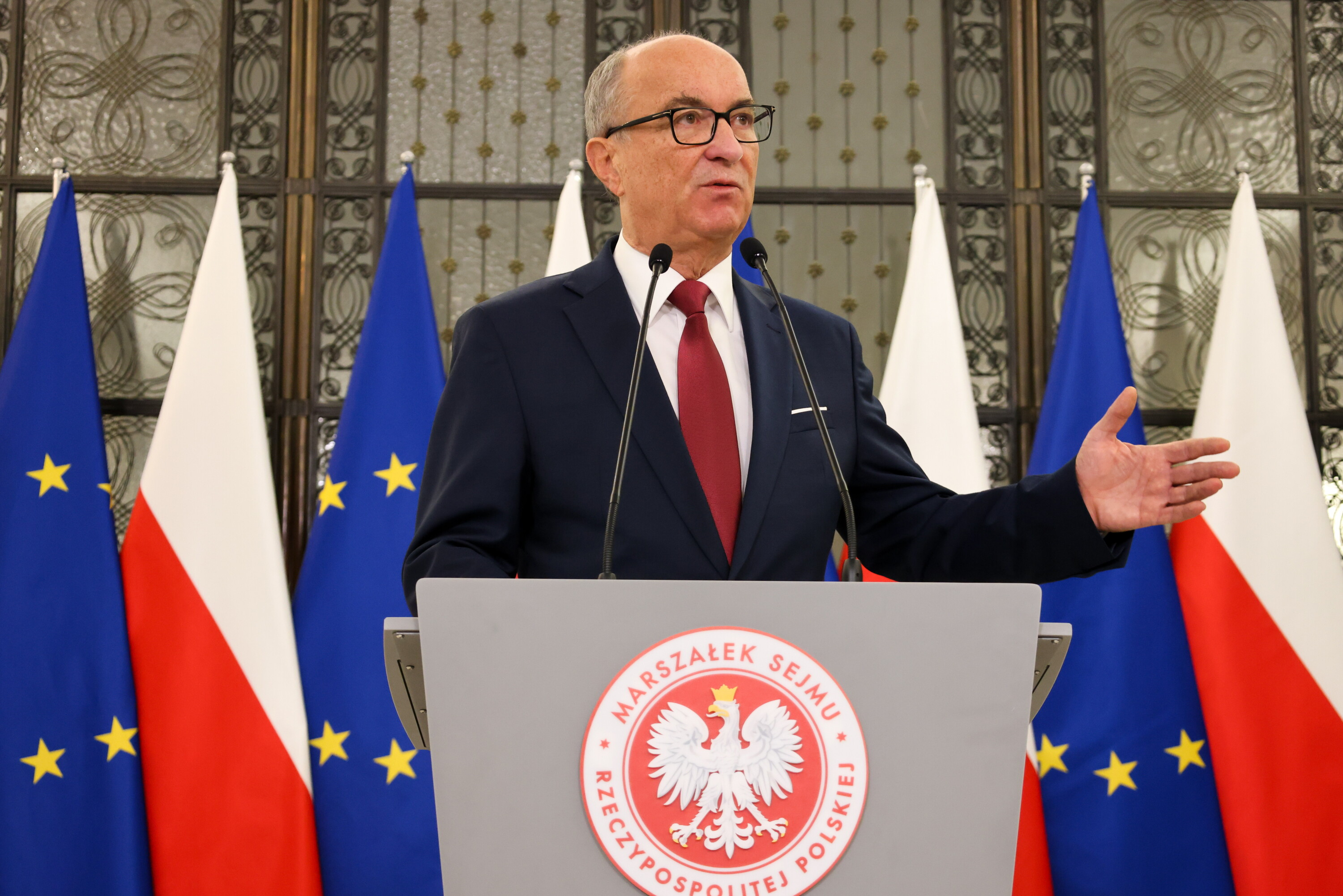 Koalicja chce odrzucić weta Nawrockiego ws. psów na łańcuchu i krypto