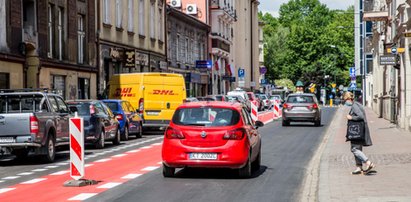 Kraków. Zamienili pasy ruchu na ścieżki rowerowe