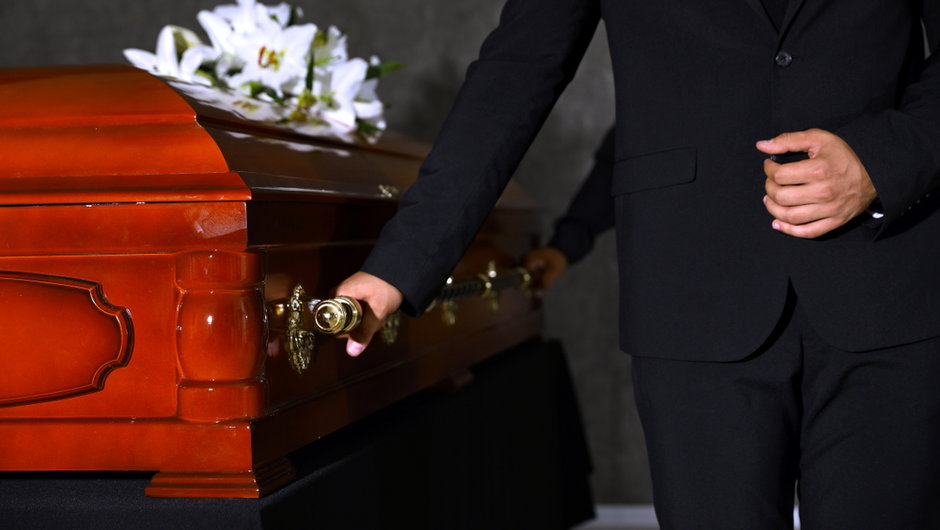 Czy zasiłek pogrzebowy z ZUS wystarcza na zorganizowanie pogrzebu?