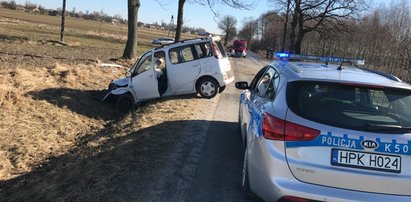 Groźny wypadek pod Lubaczowem. 14-latek wypadł z samochodu