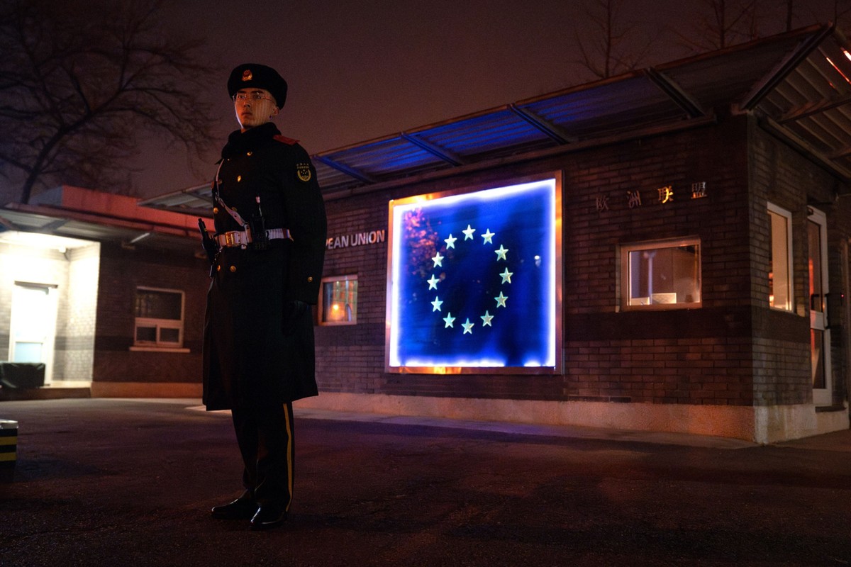 Pierwszy od czterech lat szczyt UE-Chiny w Pekinie nie przyniósł zbyt owocnych rezultatów.
