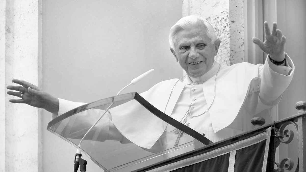 Polski ksiądz: Benedykt XVI był zaprzeczeniem Jana Pawła II i Franciszka