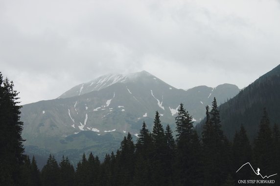 Bystra za chmurami (2248 m n.p.m.), Błyszcz (2159 m n.p.m.) oraz Baniste (1974 m n.p.m.)