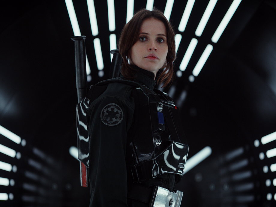 The stand-alone film takes place before the events of the 1977 original film and follows Jyn Erso (Felicity Jones) and a group of Rebel fighters on a mission to steal plans for the Death Star.