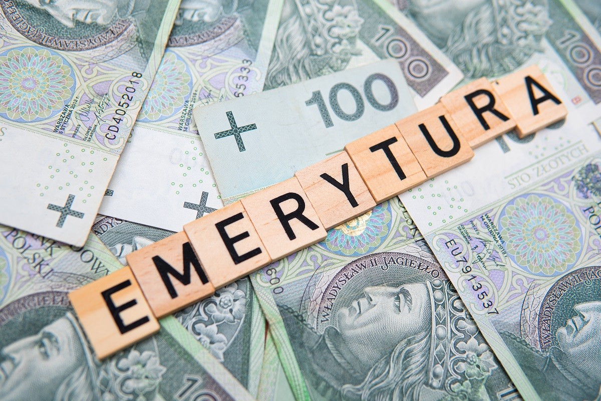 Emerytura pomostowa w 2025 roku. Dla kogo? Ile wynosi? Jakie warunki trzeba spełnić, aby ją otrzymać? Czym się różni emerytura pomostowa od wcześniejszej?