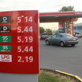 Premier Morawiecki o cenie benzyny. "Nie jest związana z polską polityką"