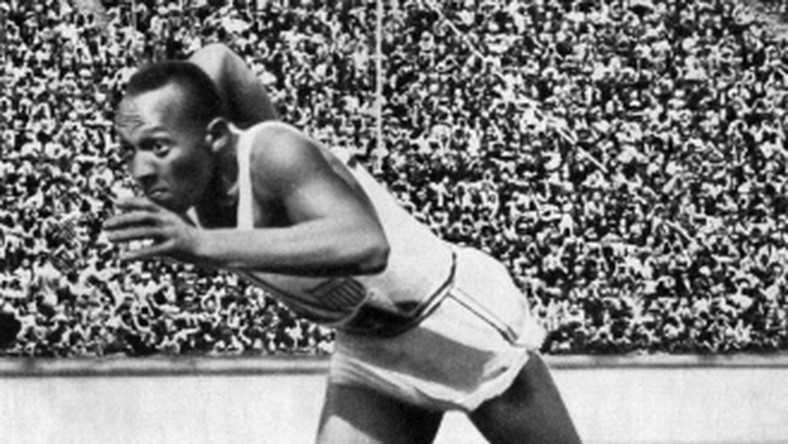 Kolejne dwa złote medale igrzysk z Berlina (1936) wywalczone przez legendę sprintu Jessego Owensa będą wystawione w sierpniu na aukcję - poinformował portal