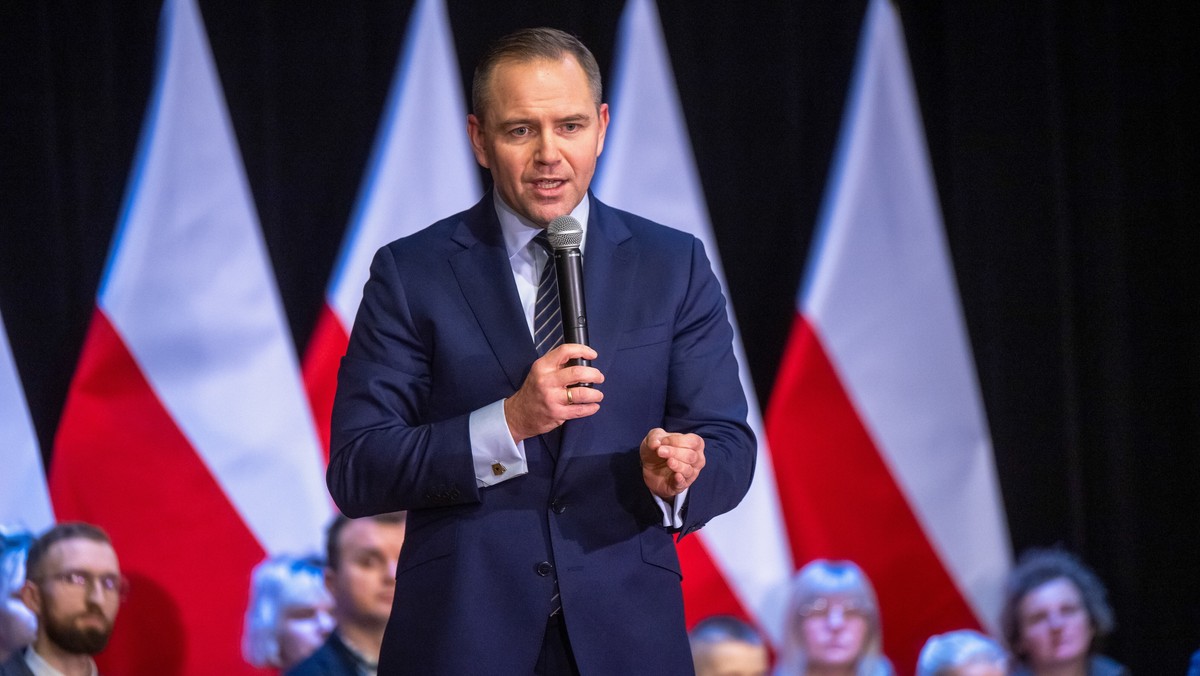 IPN wyjaśnia wyjazdy Karola Nawrockiego związane z obowiązkami, które są kwestionowane w kontekście kampanii prezydenckiej [Źródło: Onet]
