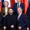 Ukrajinski predsednik Vladimir Zelenski sa evropskim liderima i delegacijom SAD | Foto: Lisi Niesner / POOL / AFP/ Getty Images