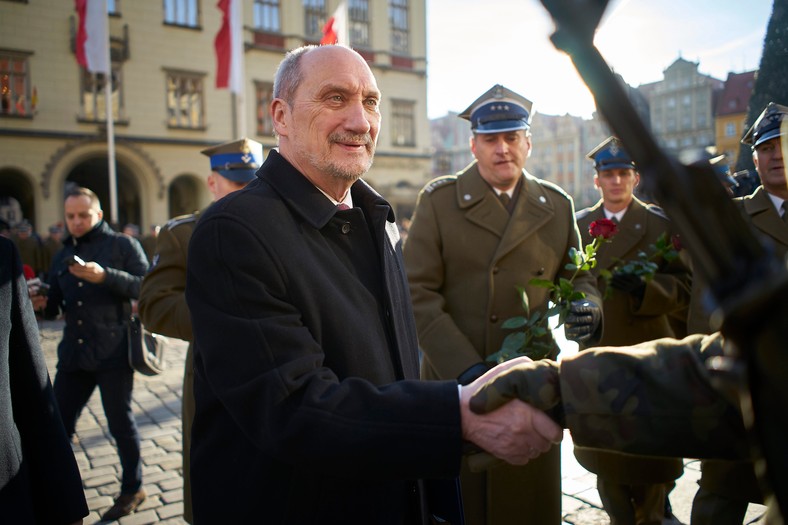 Plan utworzenia OT koordynuje szef MON Antoni Macierewicz