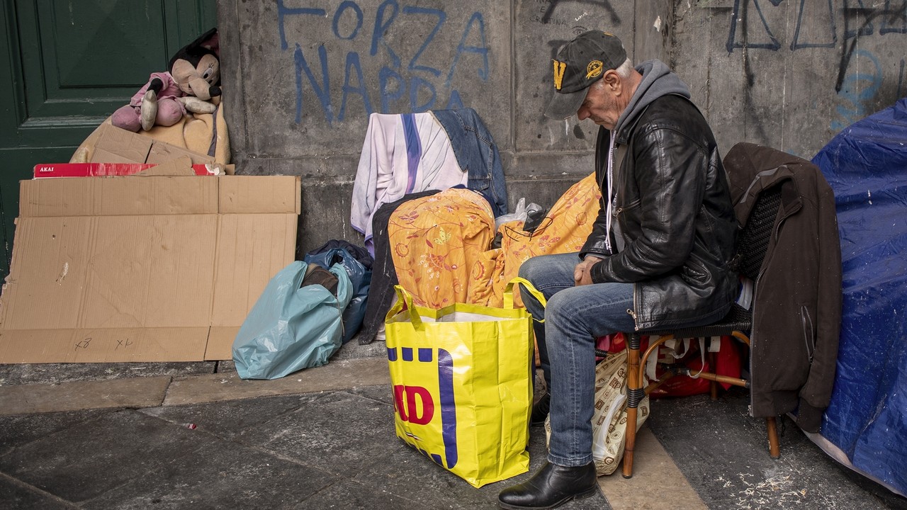 "Straciłem wszystko. Mieszkałem na ulicy". Turystyka niszczy włoskie miasta. "Historyczne centrum Neapolu jest martwe"