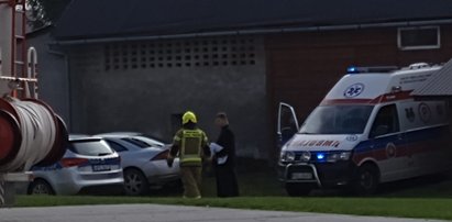 Rzucił się z nożem na policjantów, padły strzały. Napastnik nie żyje, funkcjonariusz w szpitalu