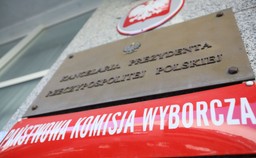 PKW przyjęła sprawozdanie finansowe PiS za 2016 rok. Sprawdź, ile pieniędzy ma partia