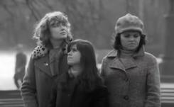 To była kultowa komedia PRL. Co stało się z bohaterkami 'Dziewczyn do wzięcia'? [WIDEO]