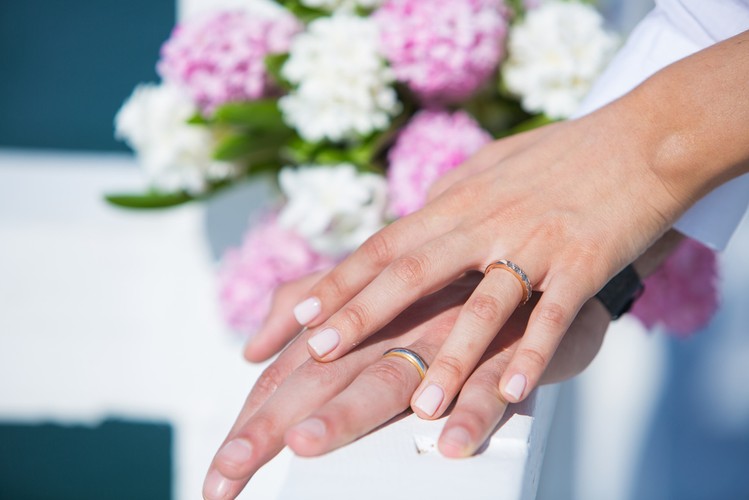 Nowe przepisy są znacznie bardziej liberalne jeśli chodzi o zawieranie małżeństw poza urzędami. Co prawda funkcjonująca od 1986 roku ustawa tego nie zabraniała, ale wymagała uzasadnionych powodów. Dzięki nowym przepisom, do zawarcia ślubu w plenerze wystarczy... 1000 złotych.<BR><BR>

