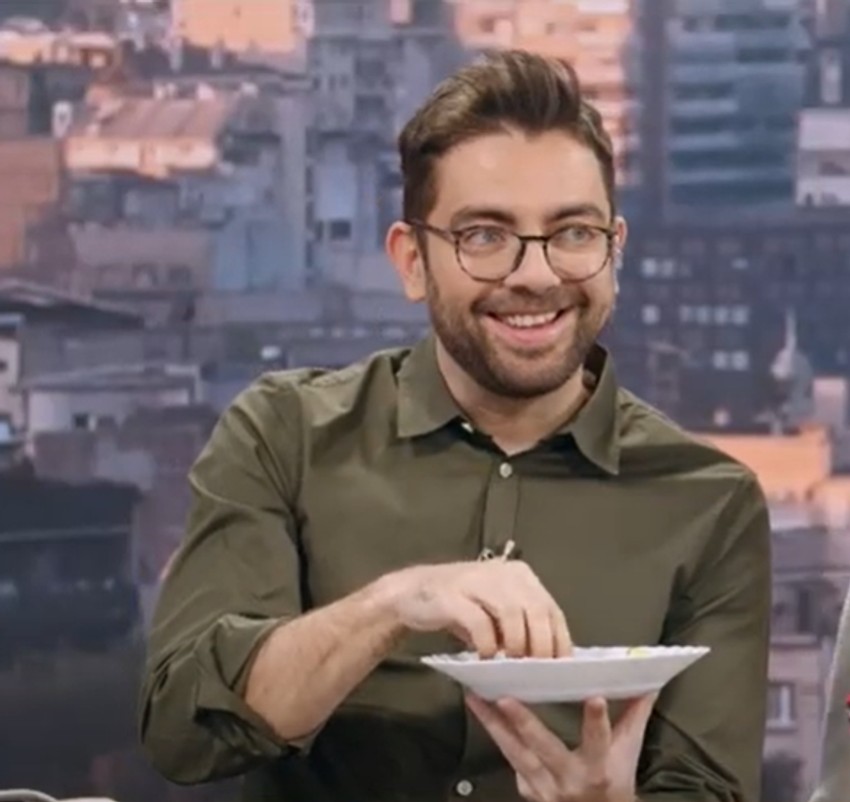 Danilo Mašojević jede crve u Jutarnjem programu