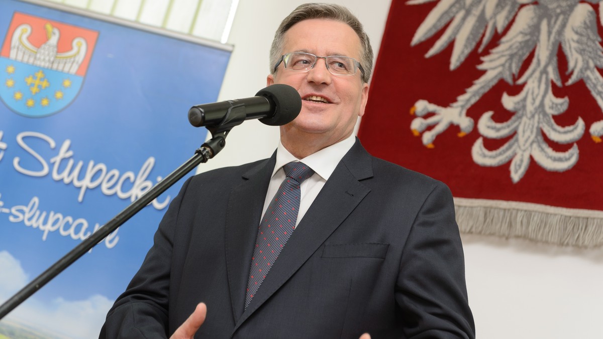 We wtorek prezydent Bronisław Komorowski podpisze ustawę o zbiórkach publicznych. Umożliwia ona zastąpienie pozwolenia na zbiórkę zgłoszeniem w internecie; wprowadza jednoznaczną definicję zbiórki, obejmującą tylko datki i dary zbierane w miejscach publicznych.