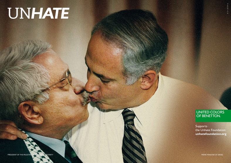 Mahmmud Abbas krzyżujący usta z Benjaminem Netanjahu. Fot. materiały prasowe United Colors of Benetton