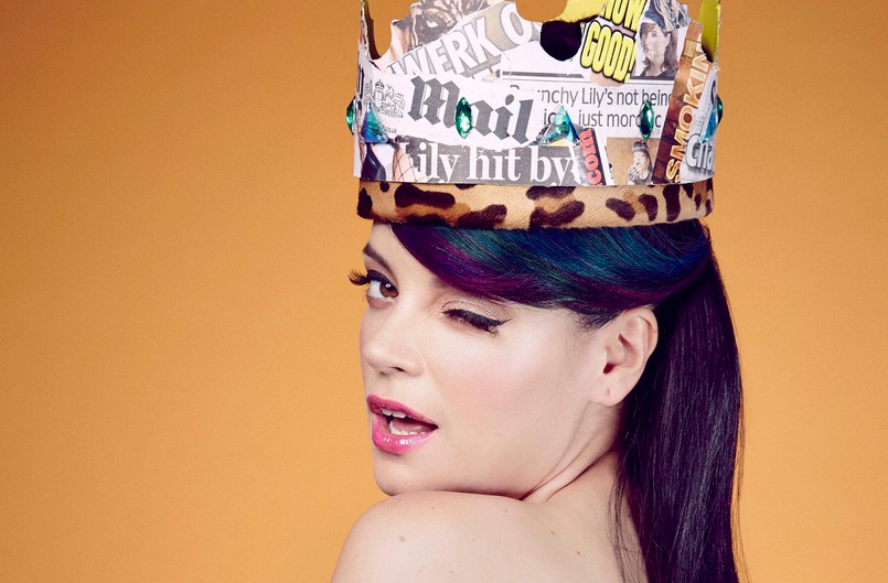 Trzecia płyta Lily Allen w dorobku zadebiutowała na pierwszym miejscu UK Charts. Zestaw "Sheezus" jest pierwszym dziełem gwiazdy od powrotu z emerytury/przedłużonego urlopu macierzyńskiego. Nad brzmieniem czuwali DJ Dahi, Greg Kurstin i Shellback. Wydawnictwo promują piosenki "Hard out Here", "Air Balloon", "Our Time" i tytułowy kawałek "Sheezus"