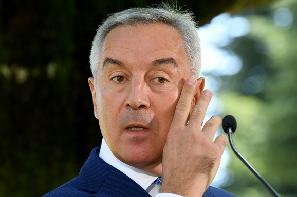 MILO ĐUKANOVIĆ "SAKRIO" ČITAV ARSENAL ORUŽJA! Oglasila se Agencija za sprečavanje korupcije: Evo šta sve nije prijavio bivši predsednik Crne Gore