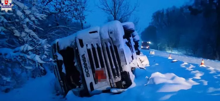 Pijany obcokrajowiec wywrócił cysternę z paliwem. Służby mają poważny problem