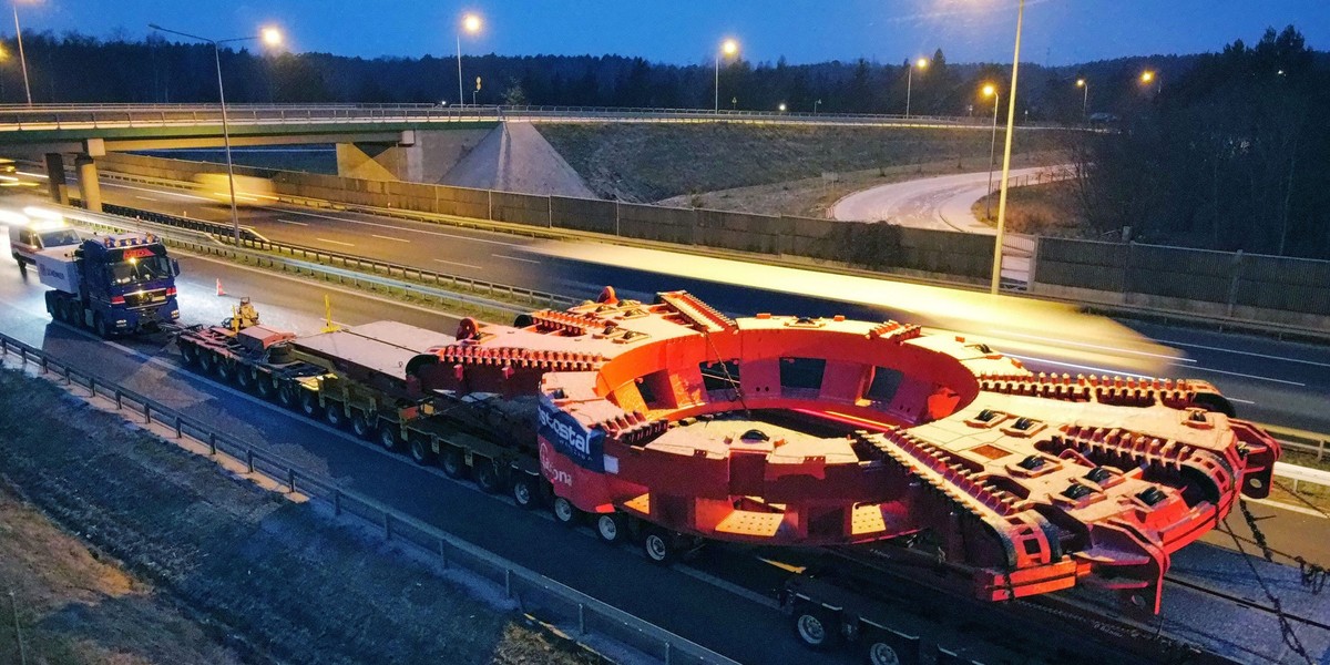 Tarcza TBM transportowana przez Polskę