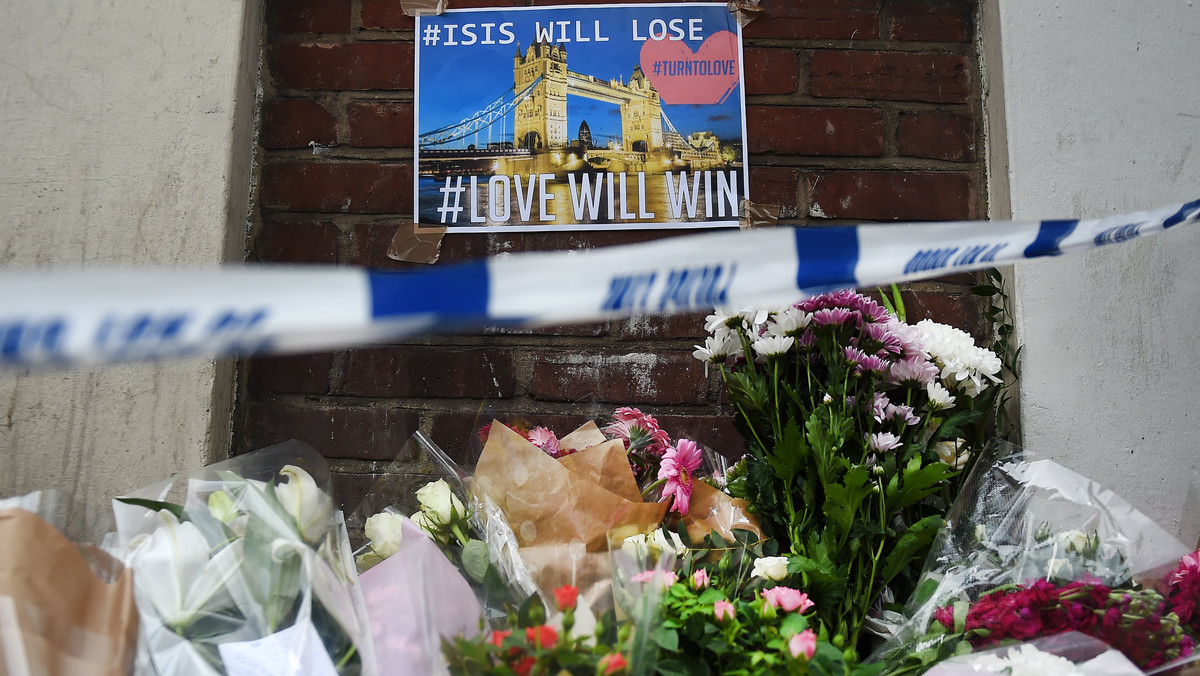 Wśród ofiar śmiertelnych wczorajszego zamachu terrorystycznego w Londynie jest obywatel francuski - poinformował szef dyplomacji Francji Jean-Yves Le Drian. Premier Kanady Justin Trudeau wydał oświadczenie z informacją, że jedną z ofiar jest obywatel kanadyjski.