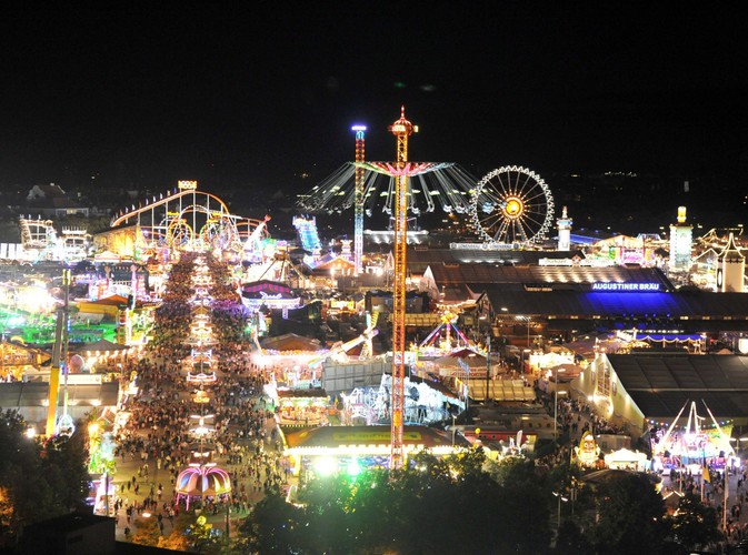 Monachium, teren, na którym odbywa się Oktoberfest