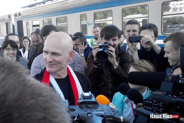 Aleś Bialacki na wolności! Łukaszenka zwolnił słynnego opozycjonistę