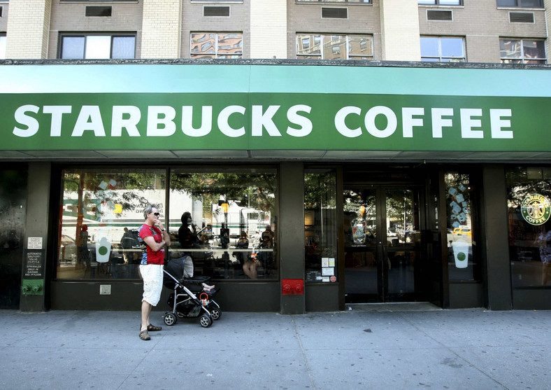 Kawiarnia sieci Starbucks w Nowym Jorku