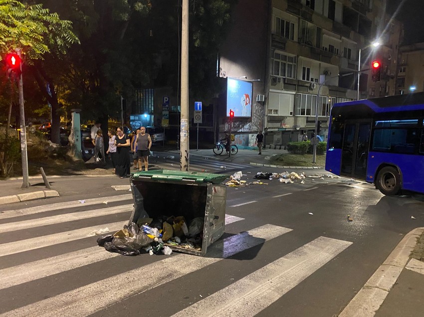 Protest Beograd  bačen suzavac