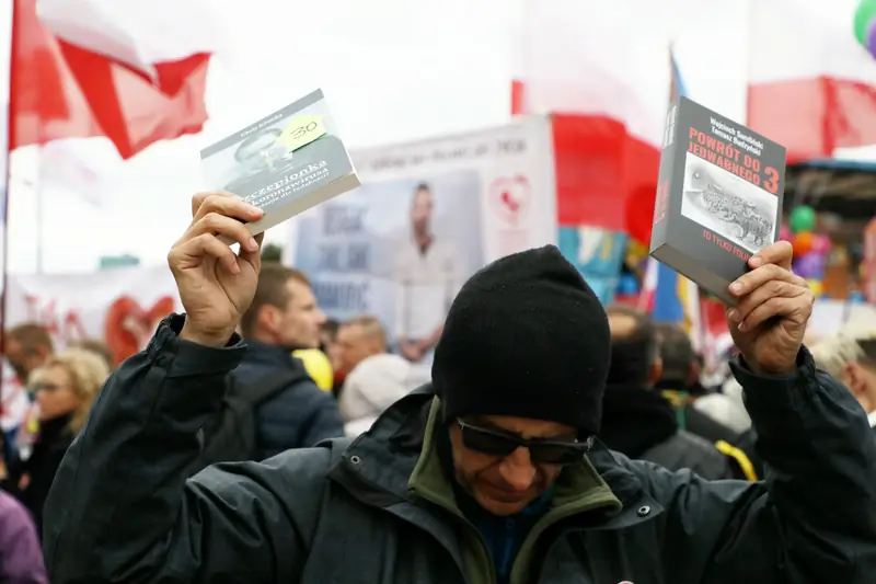 &quot;Myślenie spiskowe ma jednak to do siebie, że spiskowych tez nie da się sfalsyfikować&quot;