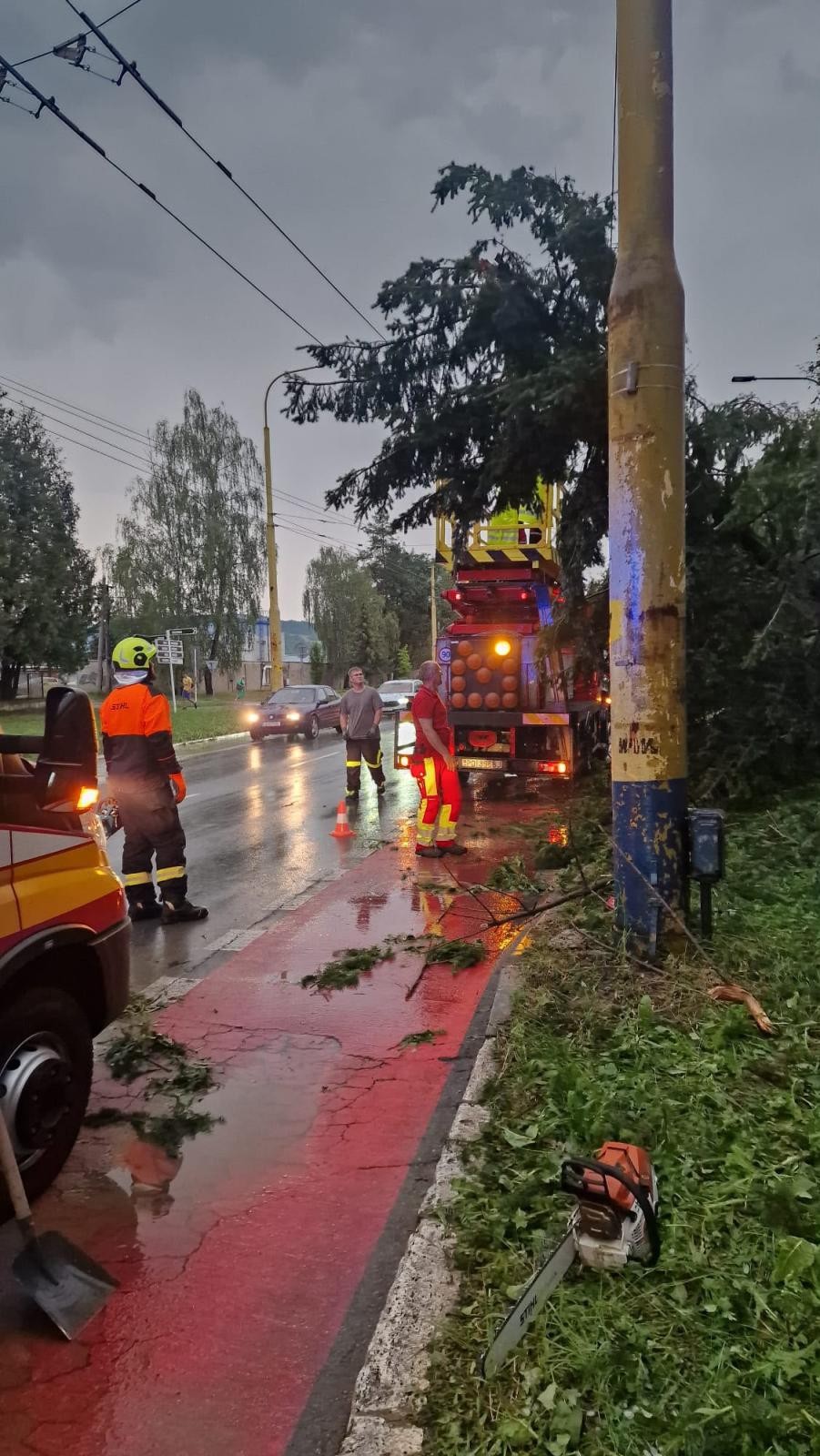 Mesto Prešov pokračuje v odstraňovaní škôd po búrke. 