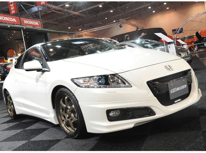 Essen Motor Show kręci się na całego! To prawdziwe targowisko próżności, mocy i błyszczących karoserii. Wystawa w Essen jest najbardziej oczekiwaną imprezą tuningową na świecie. Właśnie tam, jak do Mekki, ciągną fani najdziwniejszych czterech kółek…