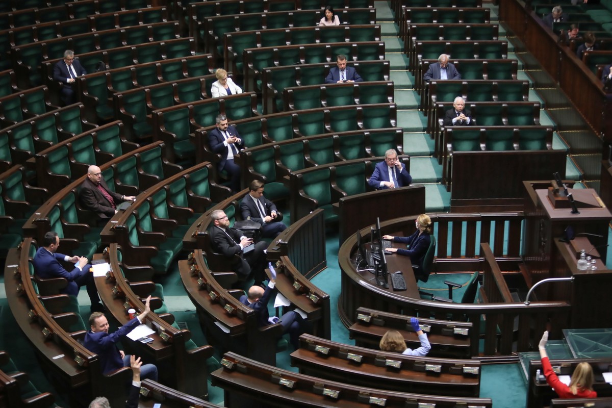 "Już wiemy nad czym głosujemy", czyli nocne harce w Sejmie wokół koronawirusa