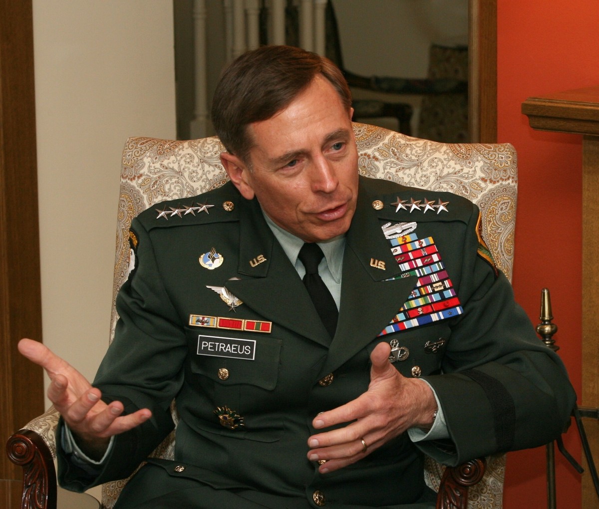 Teraz jest szansa na rozbicie rosyjskiej gospodarki wojennej – mówi były szef CIA