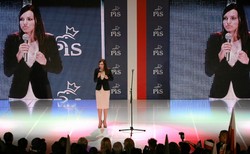 Miss PiS w gabinecie szefa MSZ. Sylwia Ługowska-Bulak będzie doradzać Waszczykowskiemu [ZDJĘCIA]