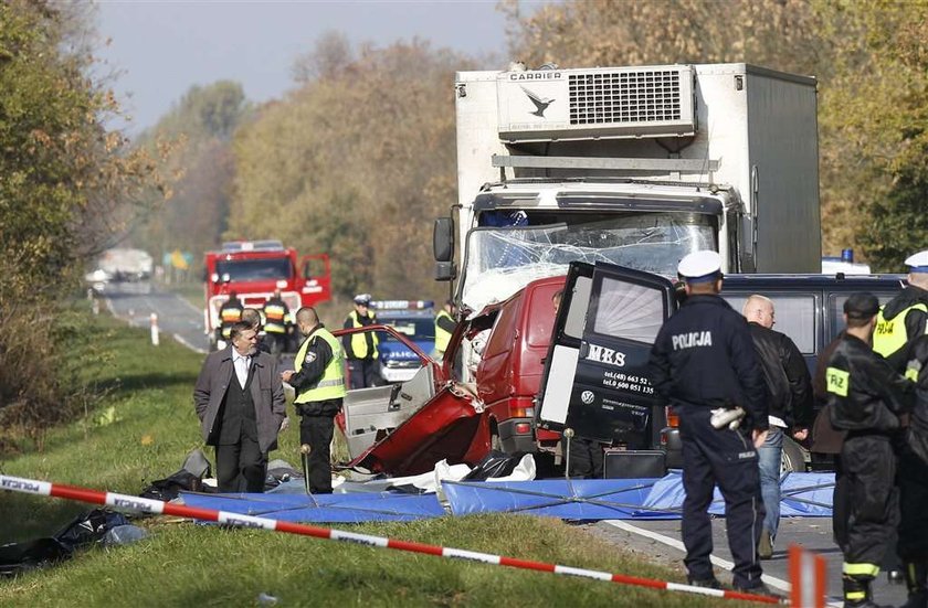 Masakra na drodze. Wypadek busa na E707