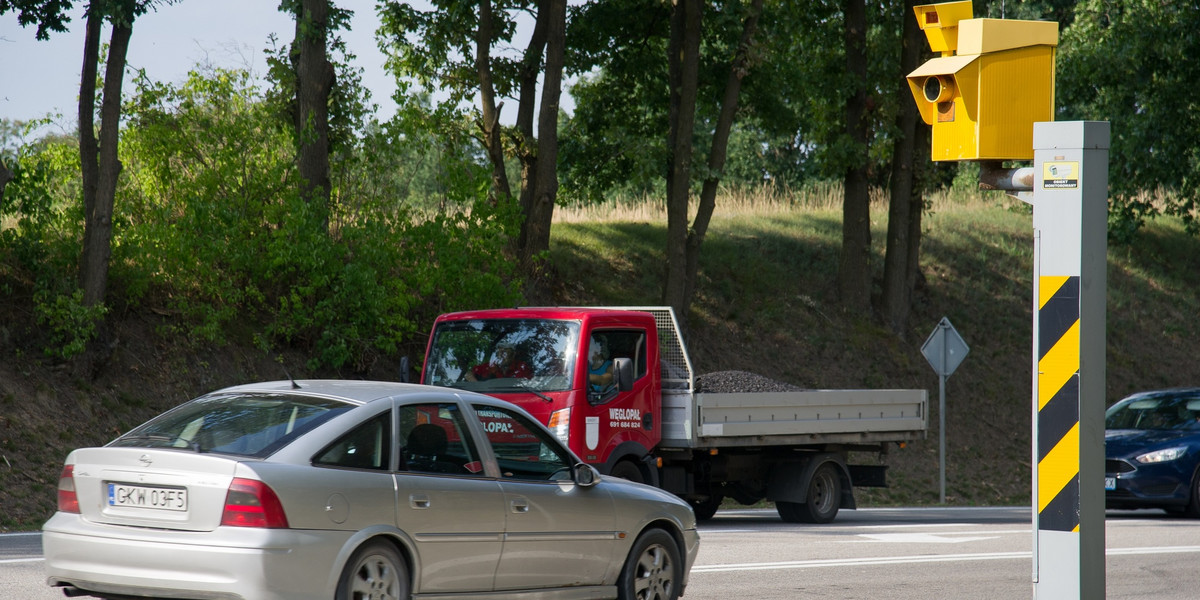 Na polskich drogach pojawi się kolejnych ponad sto urządzeń rejestrujących zachowania kierujących.