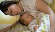  Sposoby na niespokojny sen u noworodka i niemowlaka. Jak szybko uśpić malucha? 