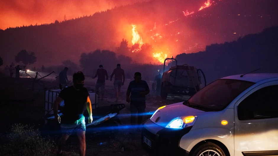 Stanovnici su evakuisani u blizini turističkog grada Izmira u Turskoj zbog šumskih požara | Foto: Getty Images